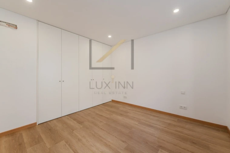 Moradia T5 para Venda em Carcavelos e Parede Foto 59