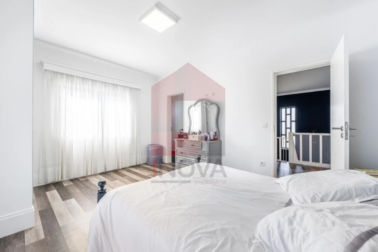 Moradia T5 para Venda em Pico de Regalados, Gondiães e Mós Foto 12