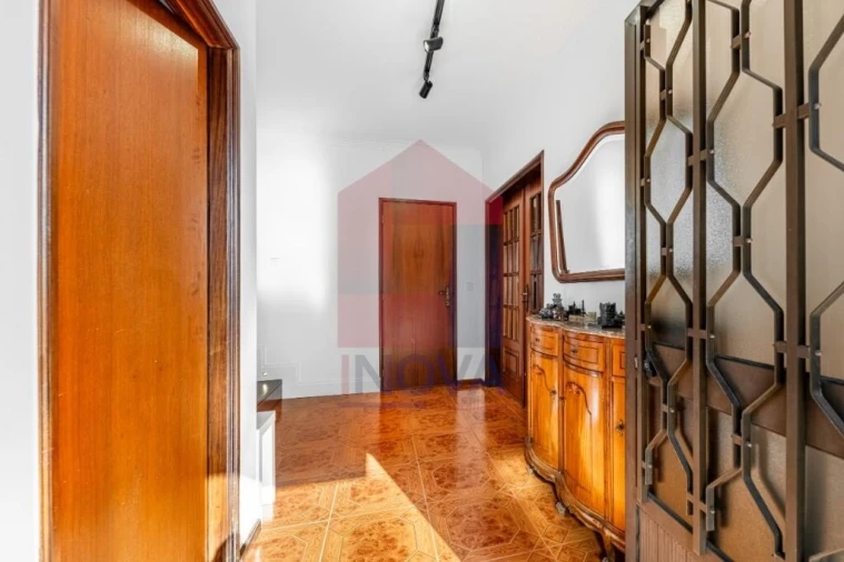 Moradia T5 para Venda em Pico de Regalados, Gondiães e Mós Foto 2