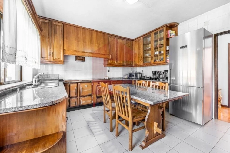 Moradia T5 para Venda em Pico de Regalados, Gondiães e Mós Foto 6