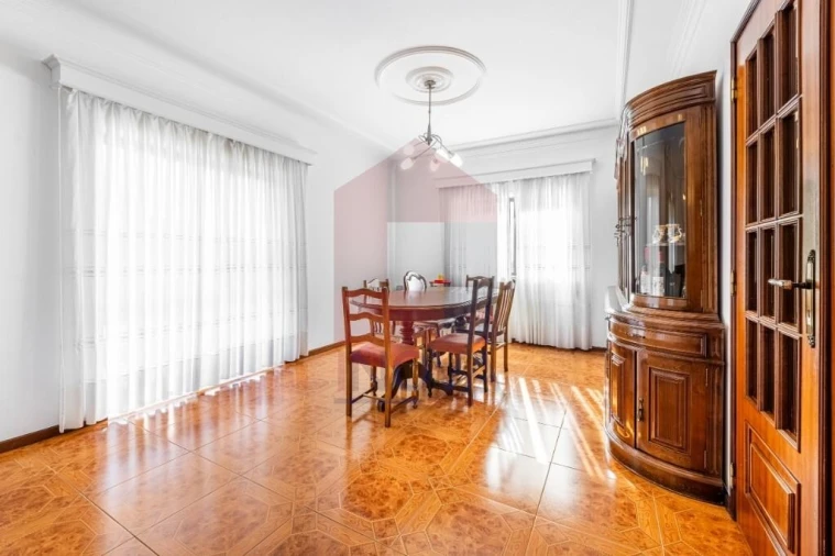 Moradia T5 para Venda em Pico de Regalados, Gondiães e Mós Foto 9