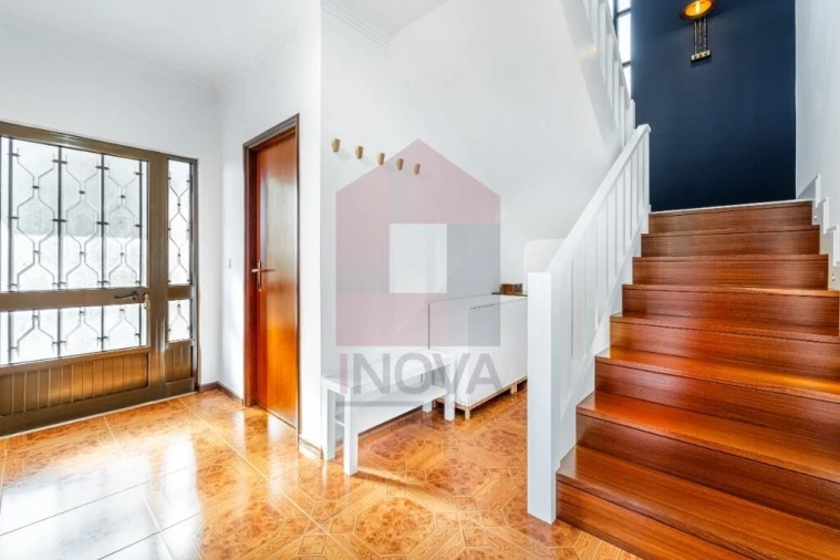 Moradia T5 para Venda em Pico de Regalados, Gondiães e Mós Foto 4