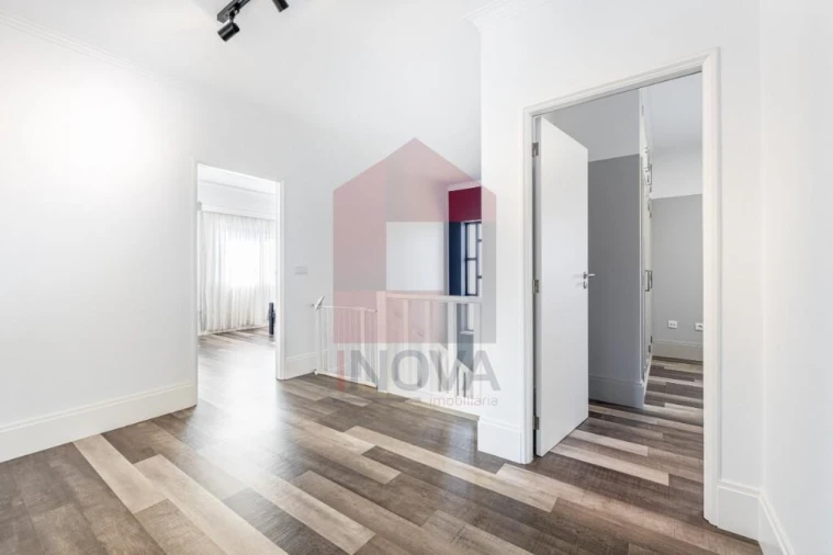 Moradia T5 para Venda em Pico de Regalados, Gondiães e Mós Foto 23