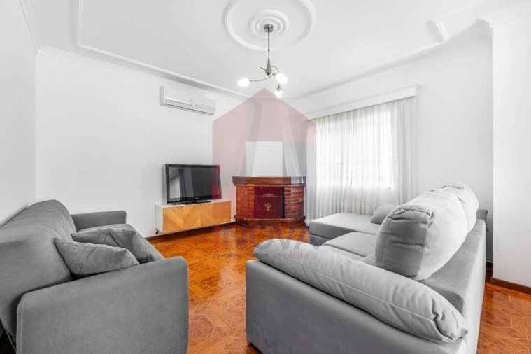 Moradia T5 para Venda em Pico de Regalados, Gondiães e Mós Foto 8