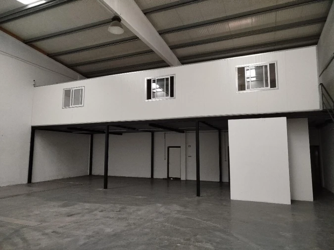 Armazém para Arrendamento em Santa Maria e São Miguel, São Martinho, São Pedro Penaferrim Foto 4