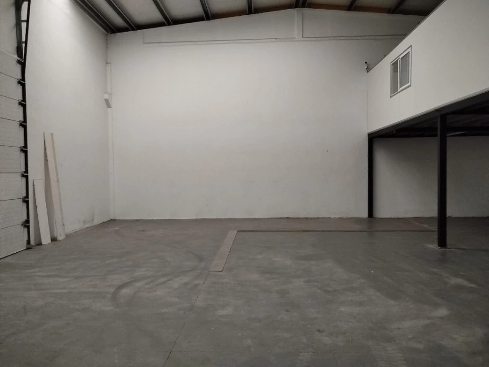 Armazém para Arrendamento em Santa Maria e São Miguel, São Martinho, São Pedro Penaferrim Foto 2