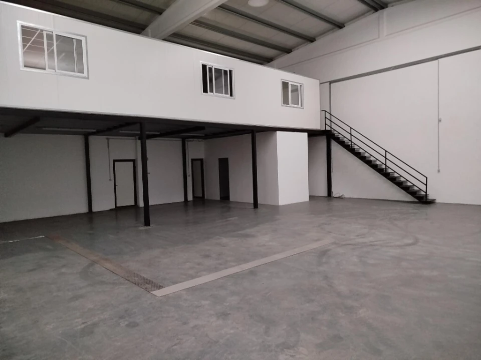 Armazém para Arrendamento em Santa Maria e São Miguel, São Martinho, São Pedro Penaferrim Foto 1