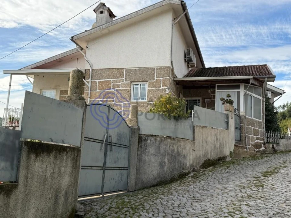 Moradia T2 para Venda em Guilhufe e Urrô Foto 1