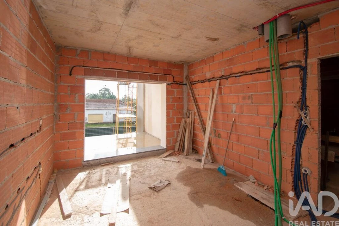 Moradia T4 para Venda em Maceira Foto 7