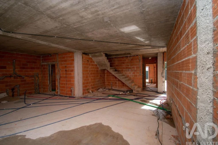 Moradia T4 para Venda em Maceira Foto 4