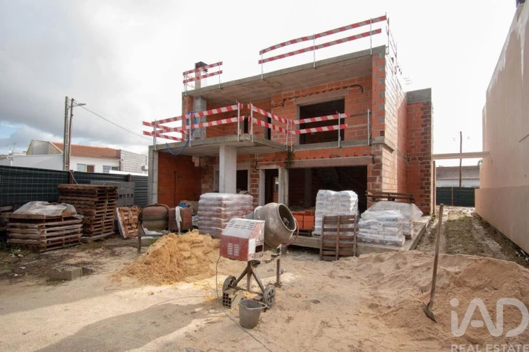 Moradia T4 para Venda em Maceira Foto 2