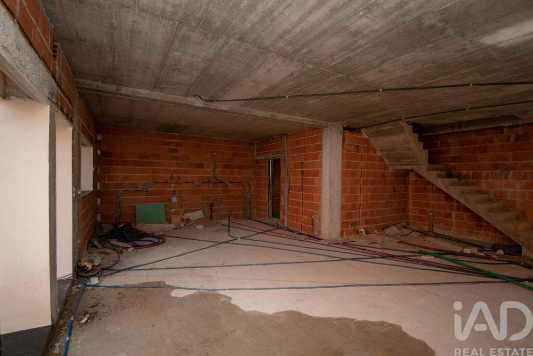 Moradia T4 para Venda em Maceira Foto 3