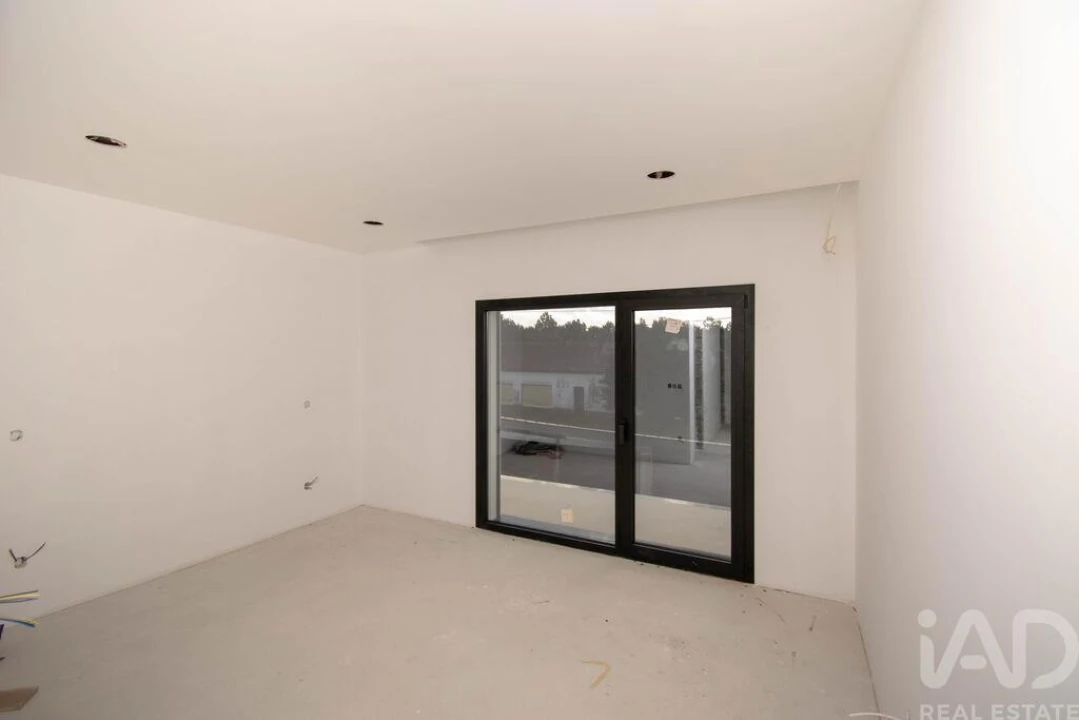 Moradia T4 para Venda em Maceira Foto 8