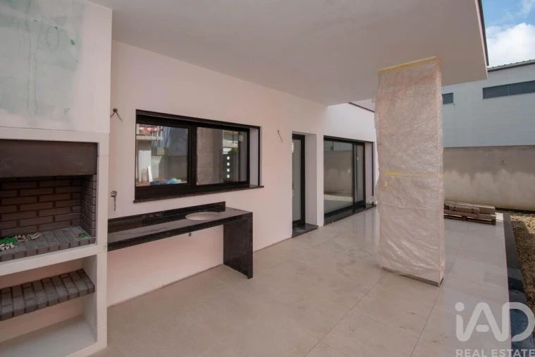 Moradia T4 para Venda em Maceira Foto 18