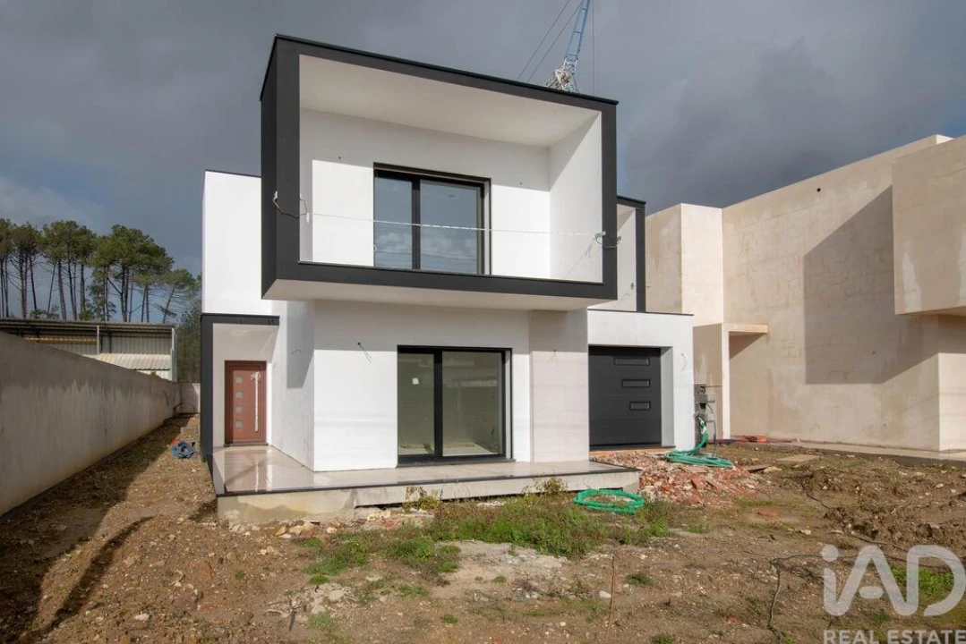 Moradia T4 para Venda em Maceira Foto 1