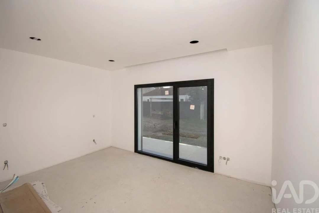 Moradia T4 para Venda em Maceira Foto 6