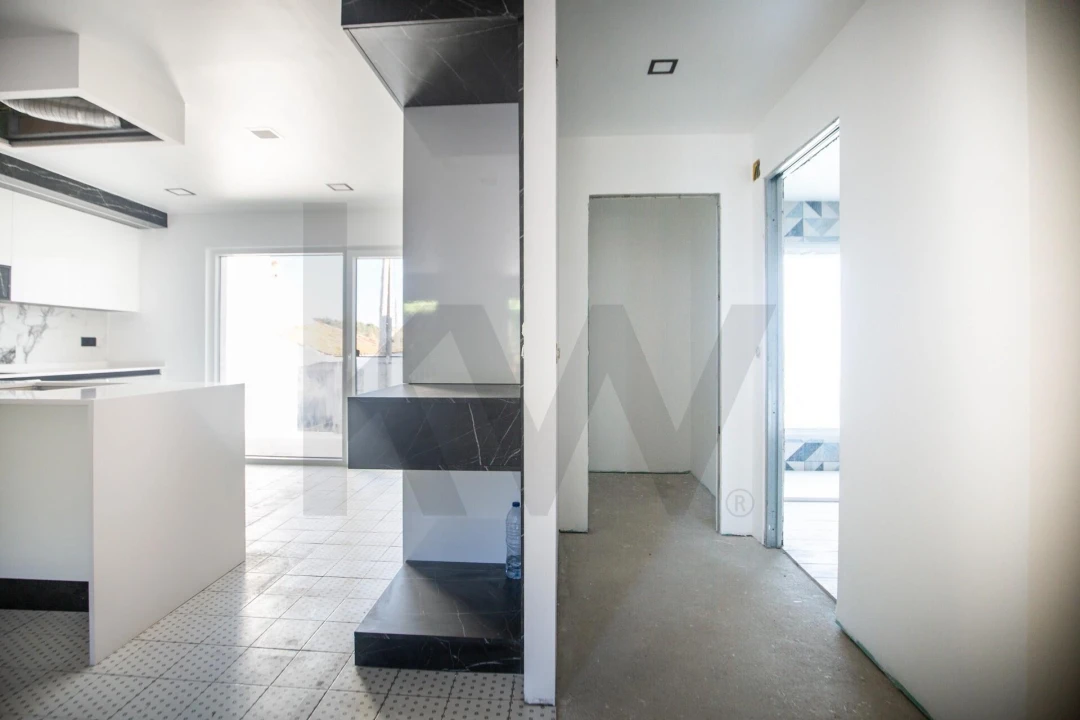 Moradia T4 para Venda em Encarnação Foto 4