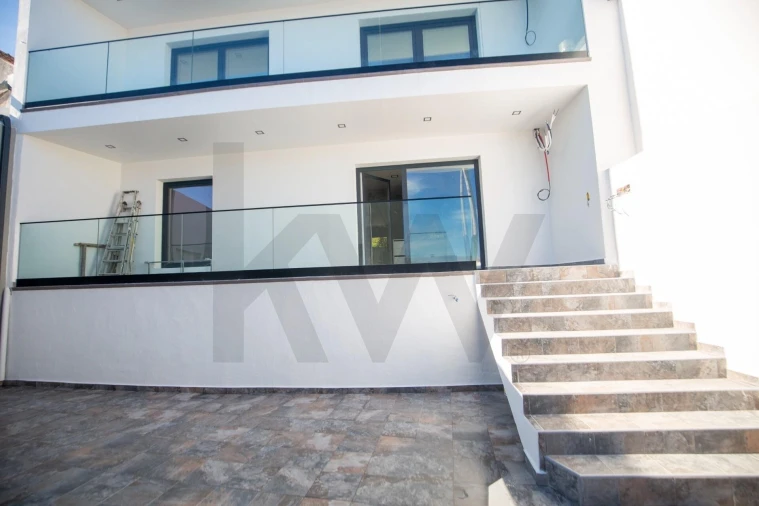 Moradia T4 para Venda em Encarnação Foto 28