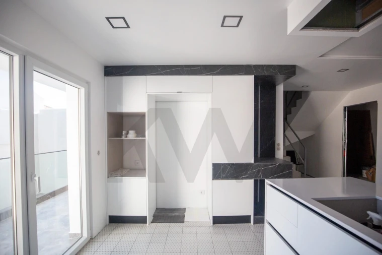 Moradia T4 para Venda em Encarnação Foto 26