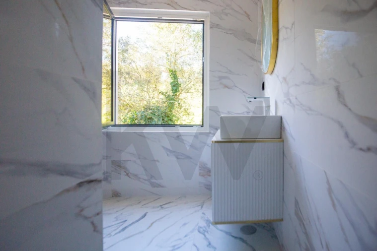 Moradia T4 para Venda em Encarnação Foto 15