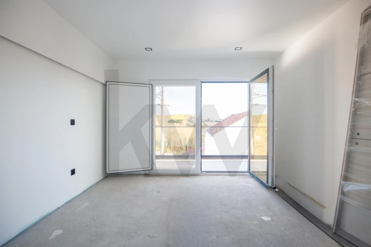 Moradia T4 para Venda em Encarnação Foto 11