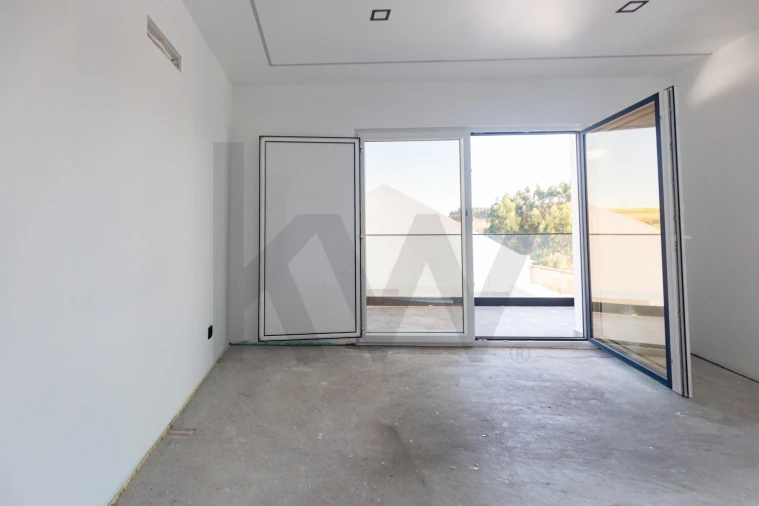 Moradia T4 para Venda em Encarnação Foto 8