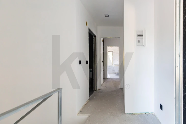 Moradia T4 para Venda em Encarnação Foto 9