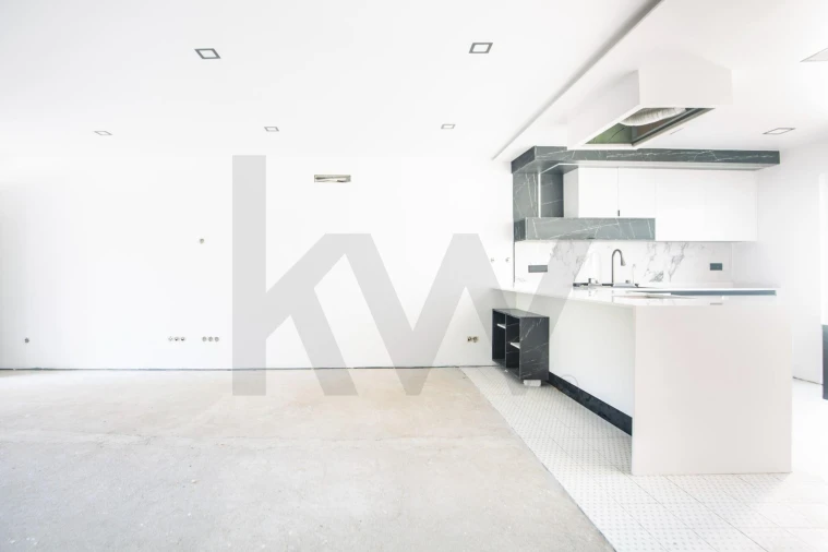 Moradia T4 para Venda em Encarnação Foto 3