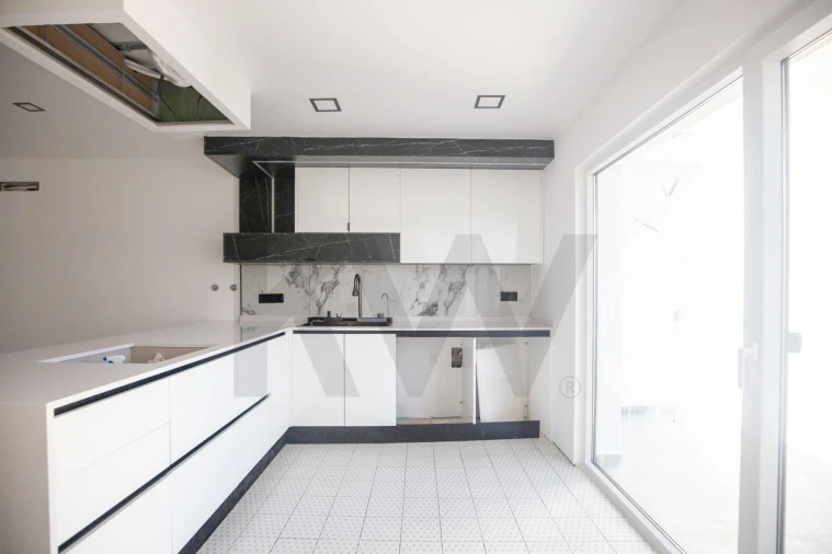 Moradia T4 para Venda em Encarnação Foto 25