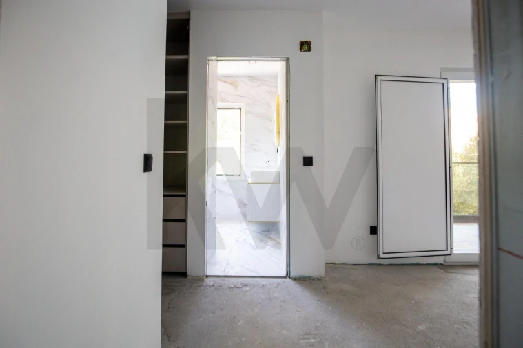 Moradia T4 para Venda em Encarnação Foto 13