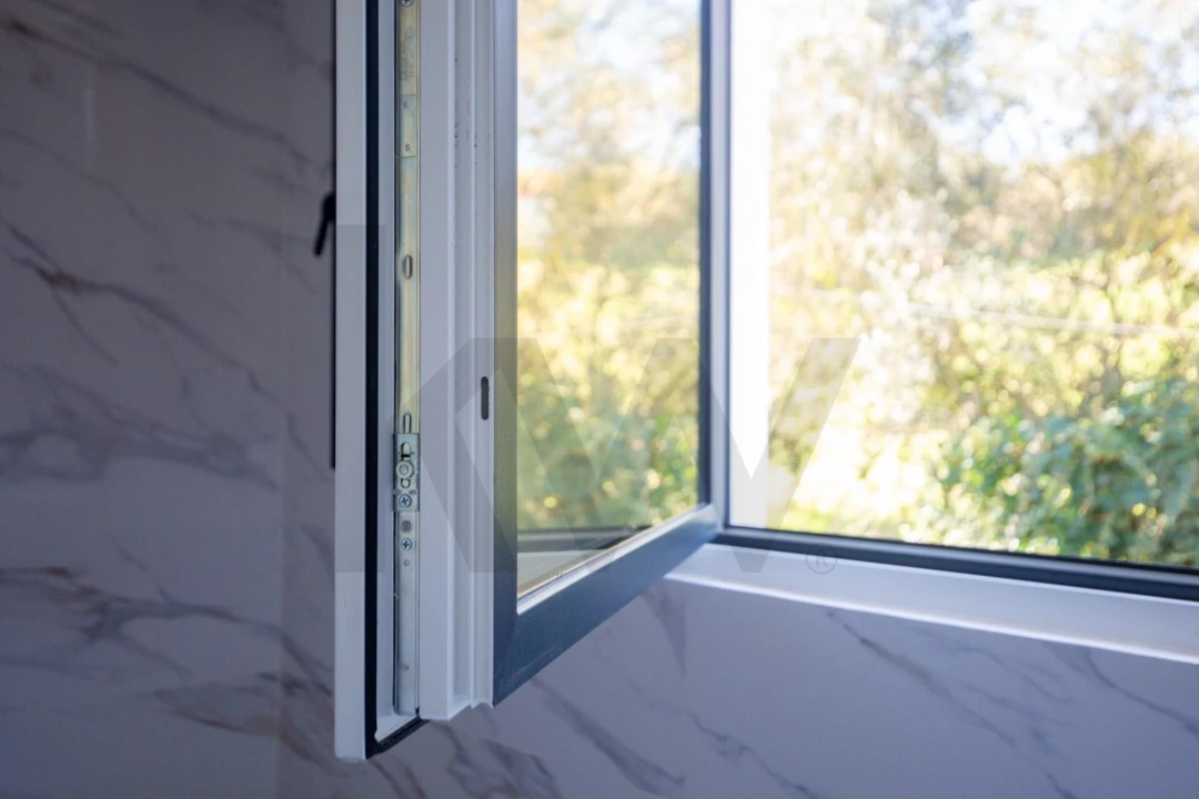 Moradia T4 para Venda em Encarnação Foto 17