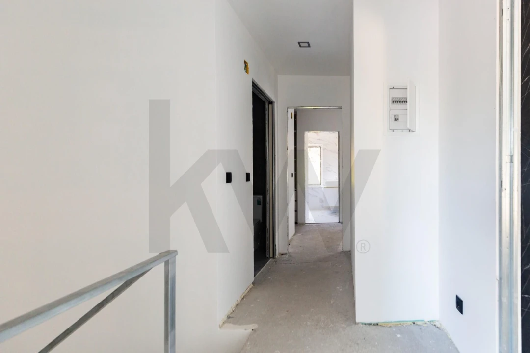 Moradia T4 para Venda em Encarnação Foto 9