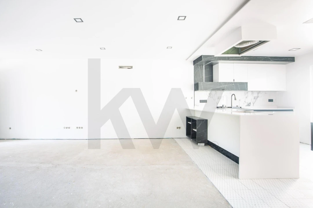 Moradia T4 para Venda em Encarnação Foto 3