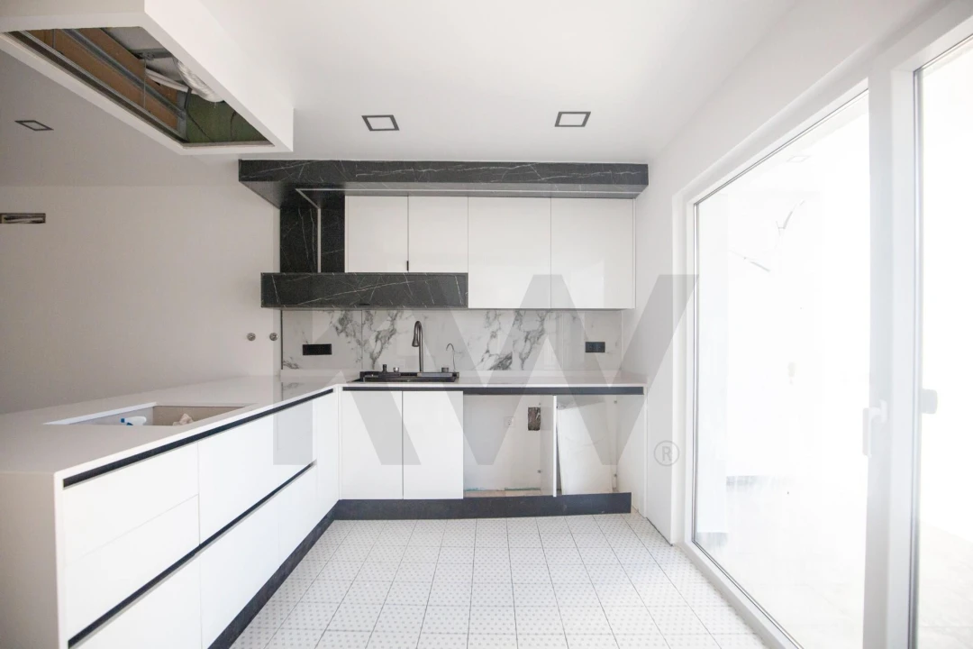 Moradia T4 para Venda em Encarnação Foto 25