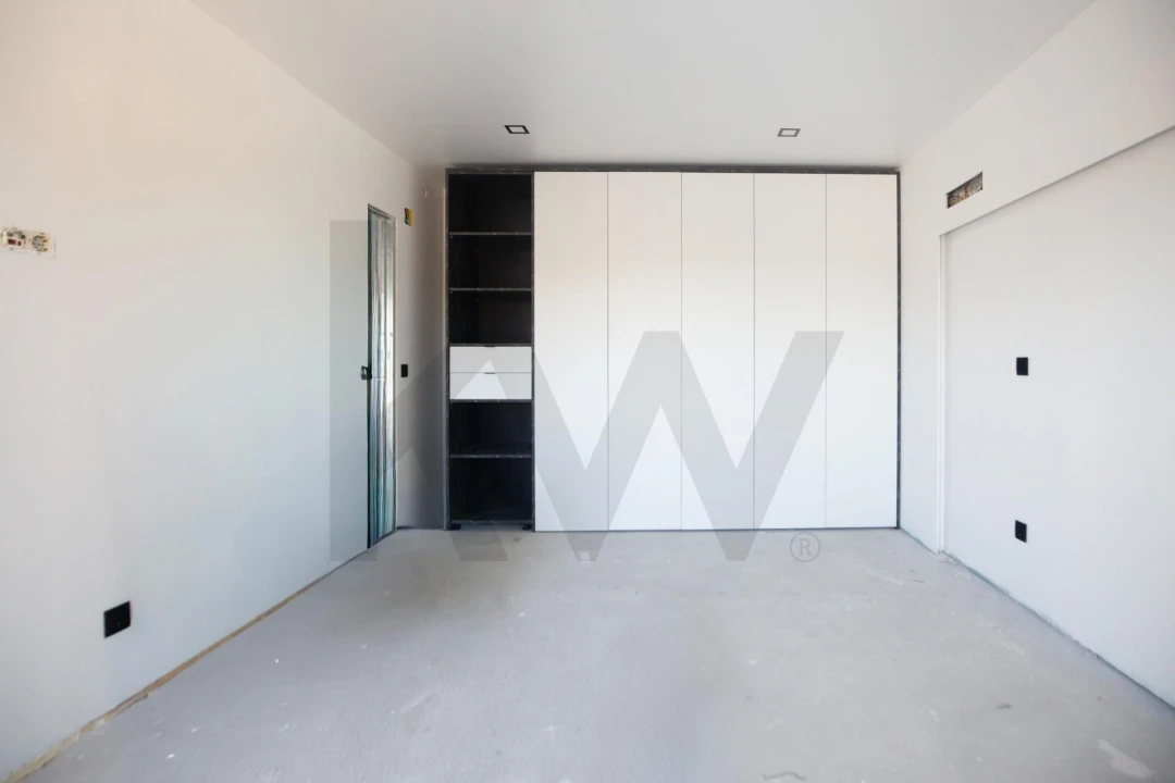 Moradia T4 para Venda em Encarnação Foto 12