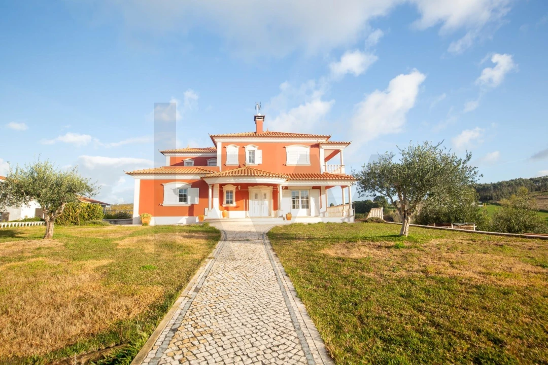 Moradia T5 para Venda em Santo Isidoro Foto 1