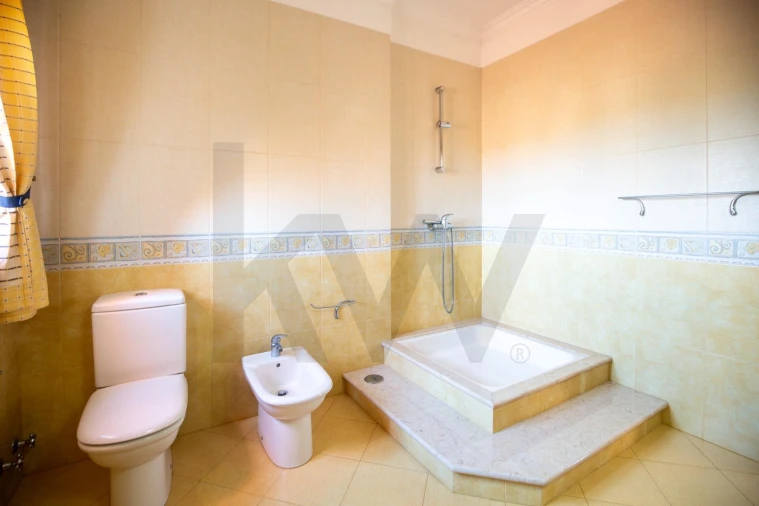 Moradia T5 para Venda em Santo Isidoro Foto 28