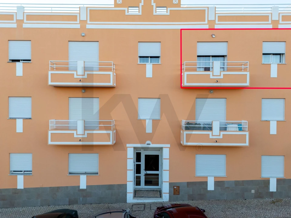 Apartamento T2 para Venda em Quelfes Foto 6