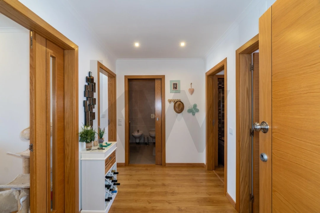 Apartamento T2 para Venda em Quelfes Foto 31