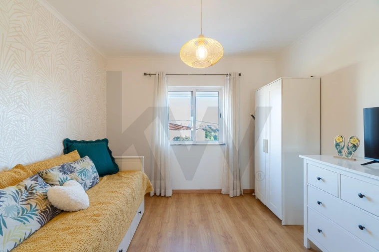 Apartamento T2 para Venda em Quelfes Foto 28
