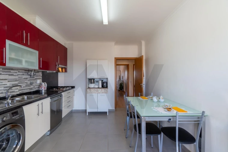 Apartamento T2 para Venda em Quelfes Foto 38