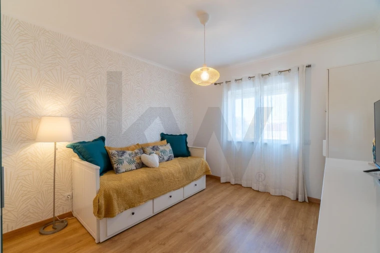 Apartamento T2 para Venda em Quelfes Foto 26