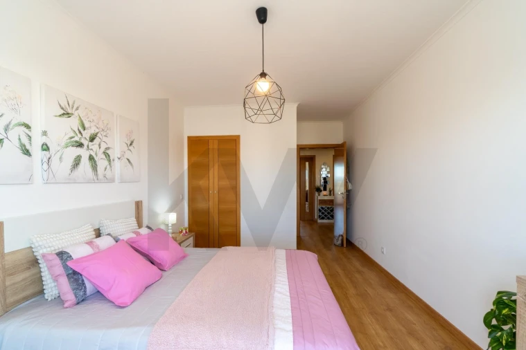 Apartamento T2 para Venda em Quelfes Foto 21