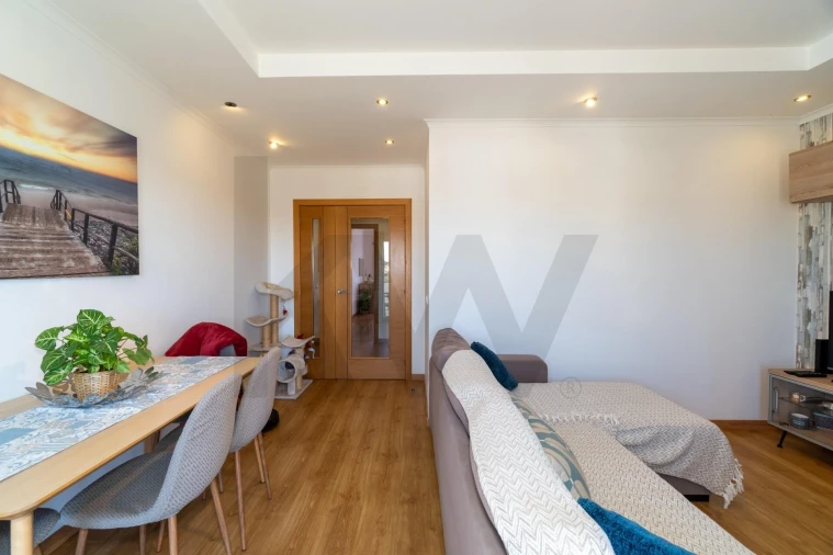 Apartamento T2 para Venda em Quelfes Foto 16