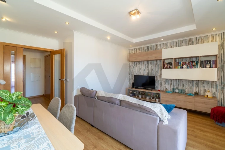 Apartamento T2 para Venda em Quelfes Foto 14