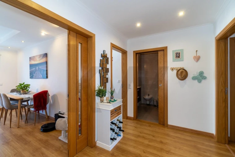 Apartamento T2 para Venda em Quelfes Foto 10