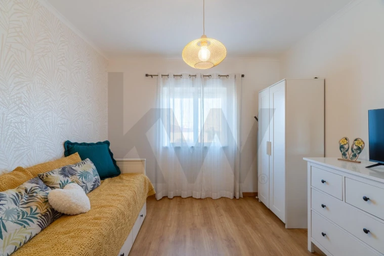 Apartamento T2 para Venda em Quelfes Foto 27