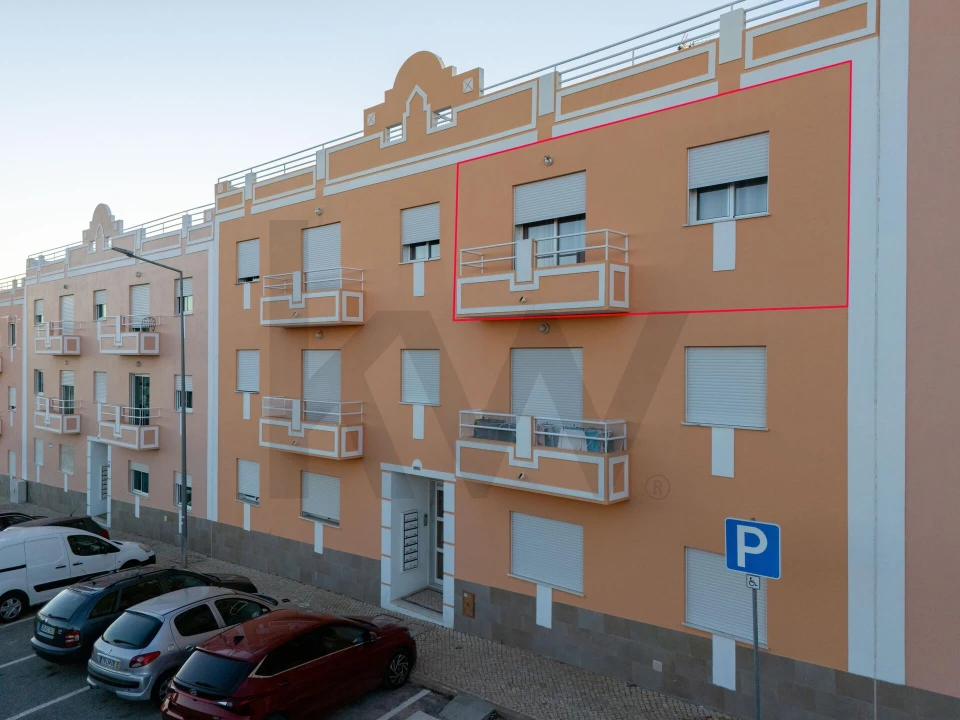 Apartamento T2 para Venda em Quelfes Foto 3