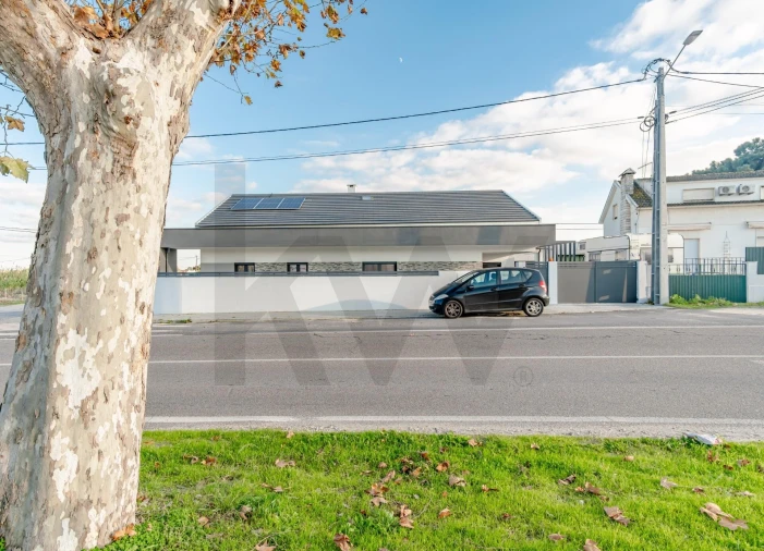 Moradia T3 para Venda em Moita Foto 1