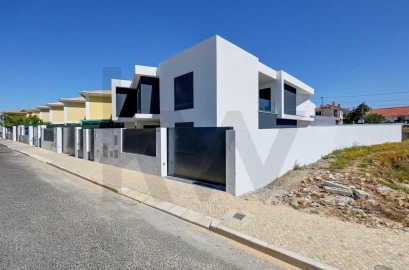 Moradia T3 para Venda em São Domingos de Rana